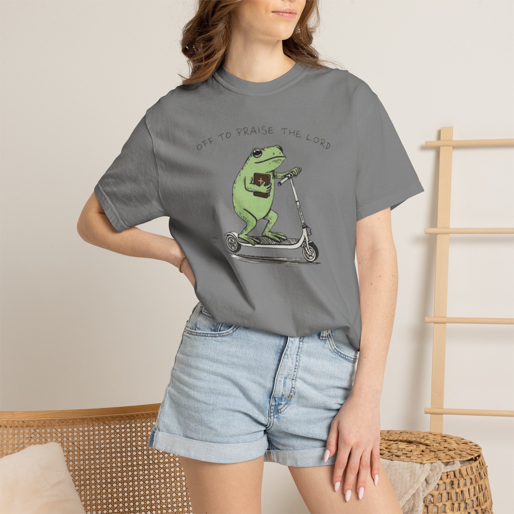"off to praise the Lord" Frog - Garment-Dyed T-shirt