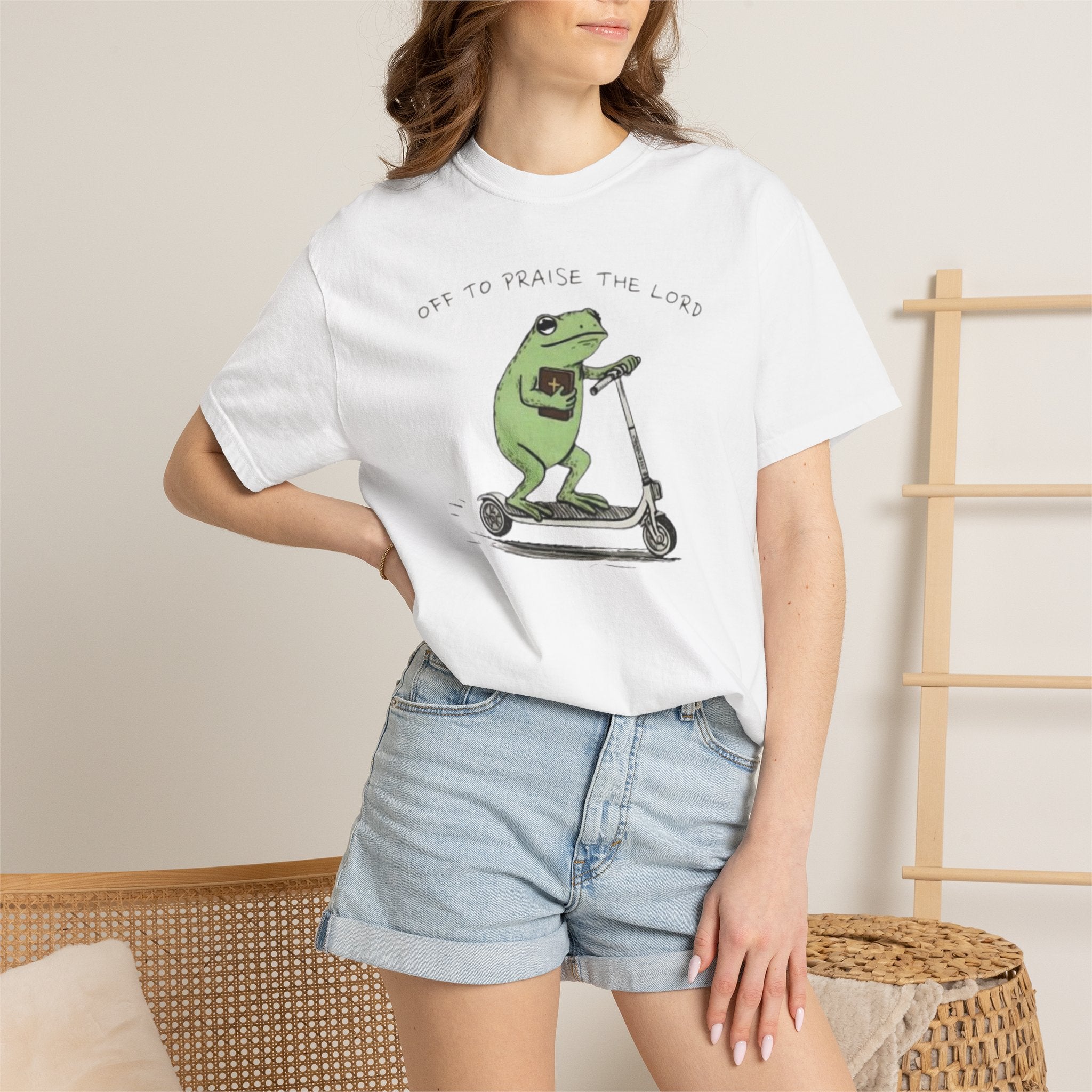 "off to praise the Lord" Frog - Garment-Dyed T-shirt