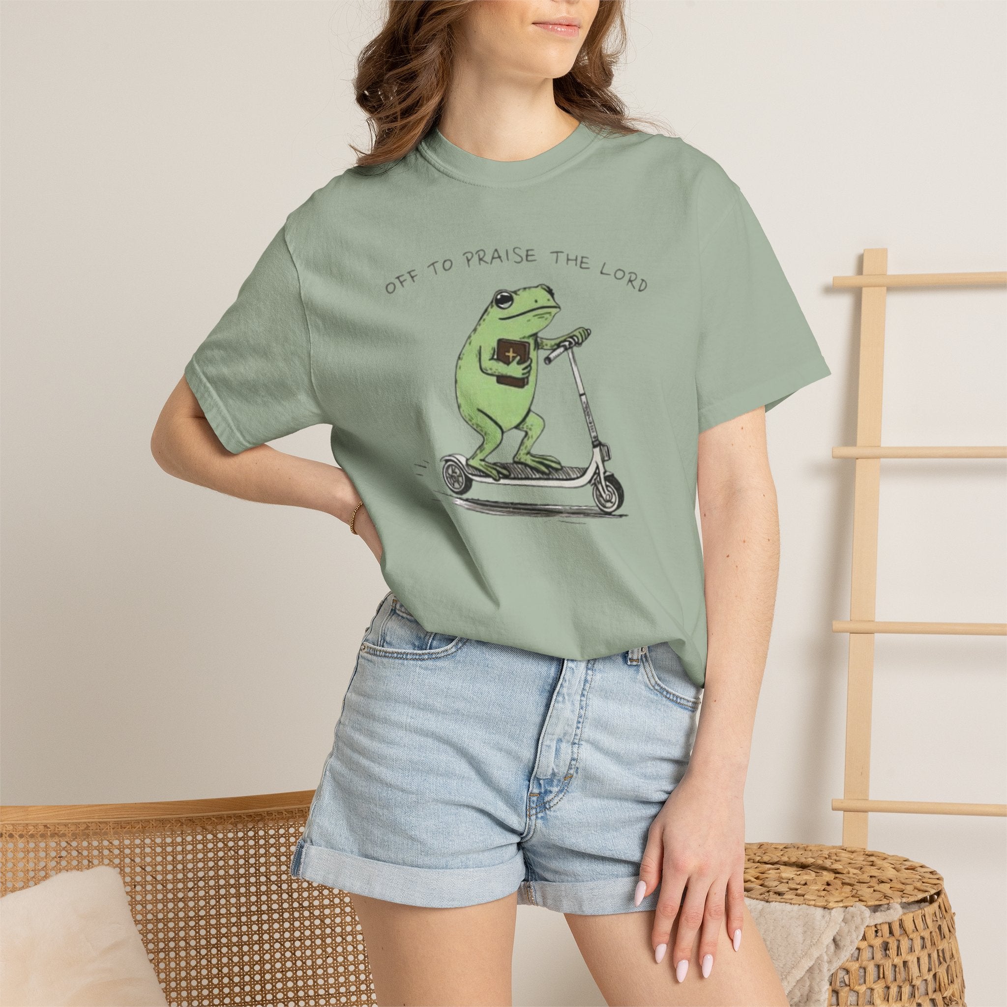 "off to praise the Lord" Frog - Garment-Dyed T-shirt