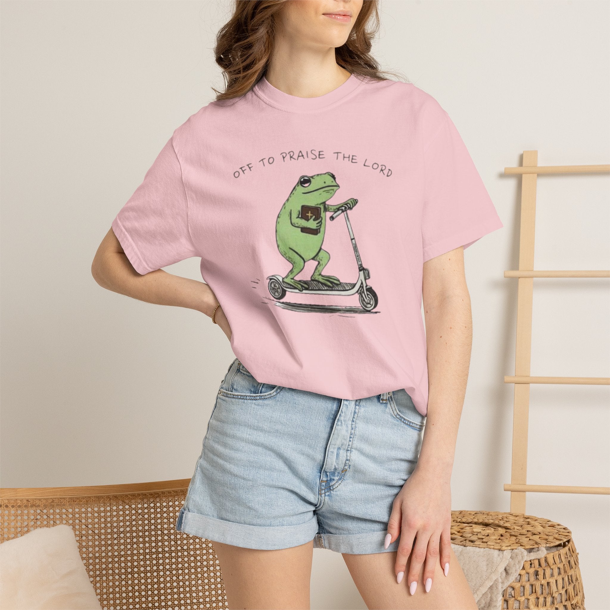 "off to praise the Lord" Frog - Garment-Dyed T-shirt